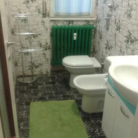 Comfortable One-room Apartment, Stadium Area. شقة ميلان
